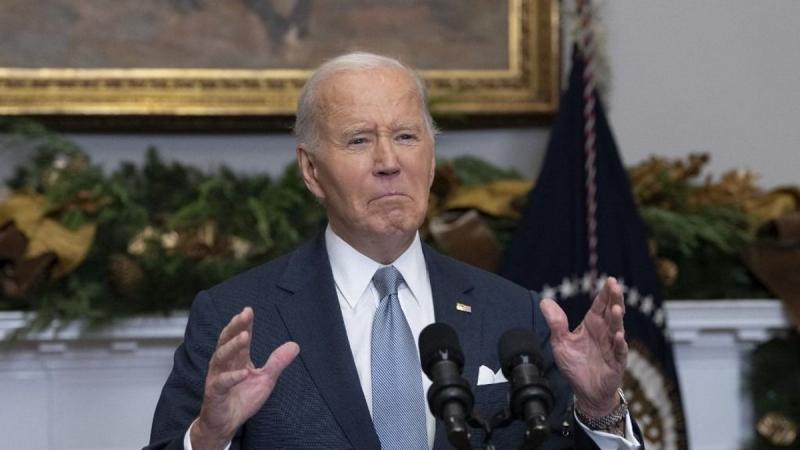 Biden bejelentette, hogy Ukrajnának közel 2,5 milliárd dolláros biztonsági támogatást nyújtanak - számolt be a Világgazdaság.