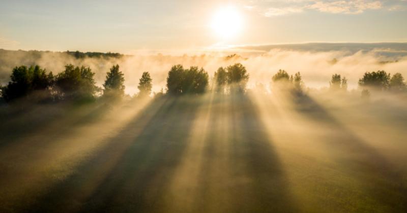 Több szakaszban érkezik meg a heves esőzés Magyarországra: nézd meg, mire számíthatsz!