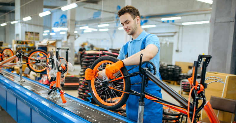 A hatékonyság növelése egy üzemben számos különböző eszköz és módszer alkalmazásával érhető el. Íme néhány javasolt megközelítés:

1. **Automatizálás**: A modern technológiai megoldások, mint a robotika és az automatizált gyártósorok, jelentősen csökkenth