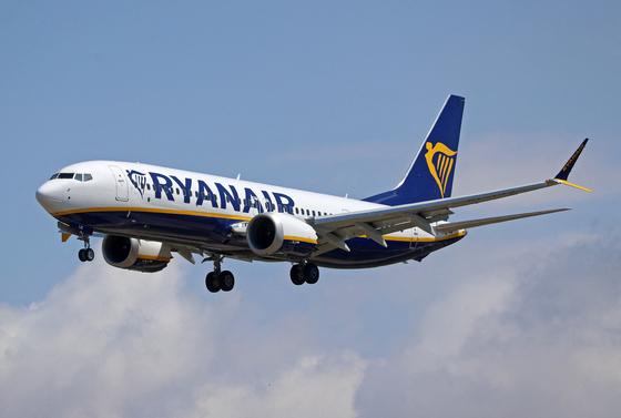 A Ryanair beperelte egyik utasát, aki miatt kénytelenek voltak megszakítani az egyik járat útvonalát.