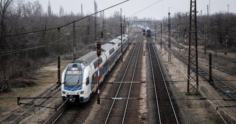 A MÁV gondoskodik arról, hogy a bombariadóval érintett diákok zavartalanul hazajussanak.