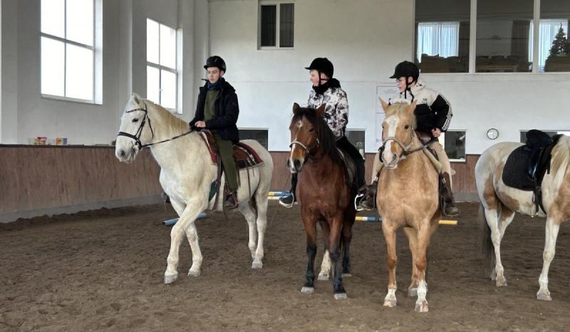 Aktívan zajlanak a sportfoglalkozások a Szelíd Lovas Népfőiskolán, ahol a résztvevők különböző mozgásformákban próbálhatják ki magukat.