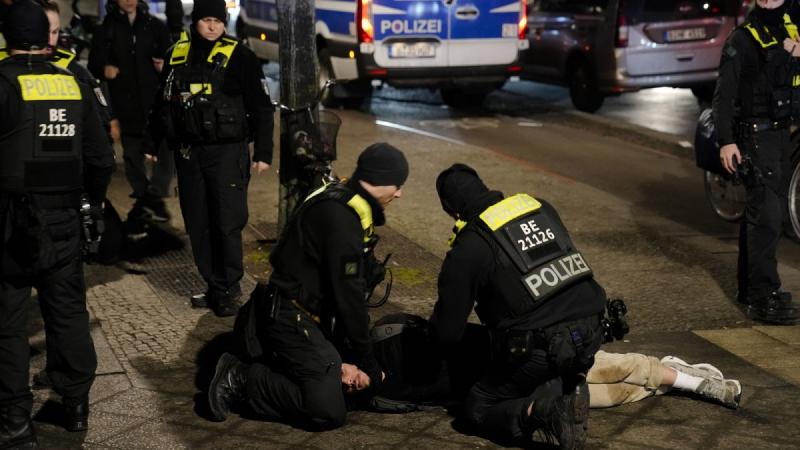 Jelenleg Berlinben naponta körülbelül kilenc késes incidens zajlik, amely aggasztó tendenciát mutat a város biztonságával kapcsolatban.