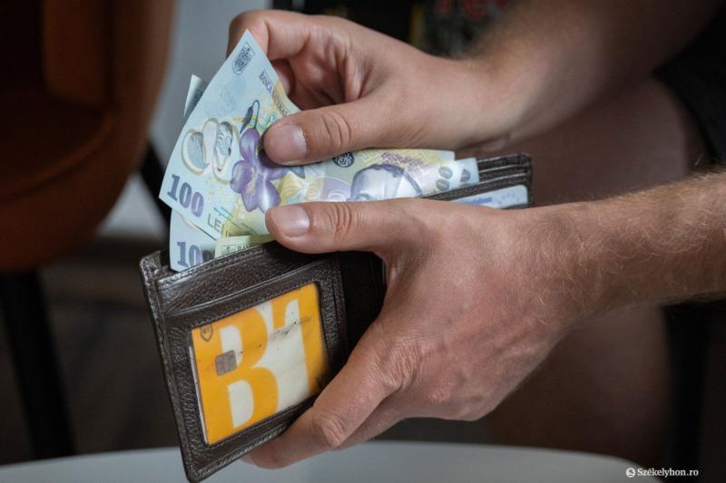 A kormányfő javaslata szerint megszüntetnék az állami fizetés és a nyugdíj egyidejű felvételét. | Székelyhon