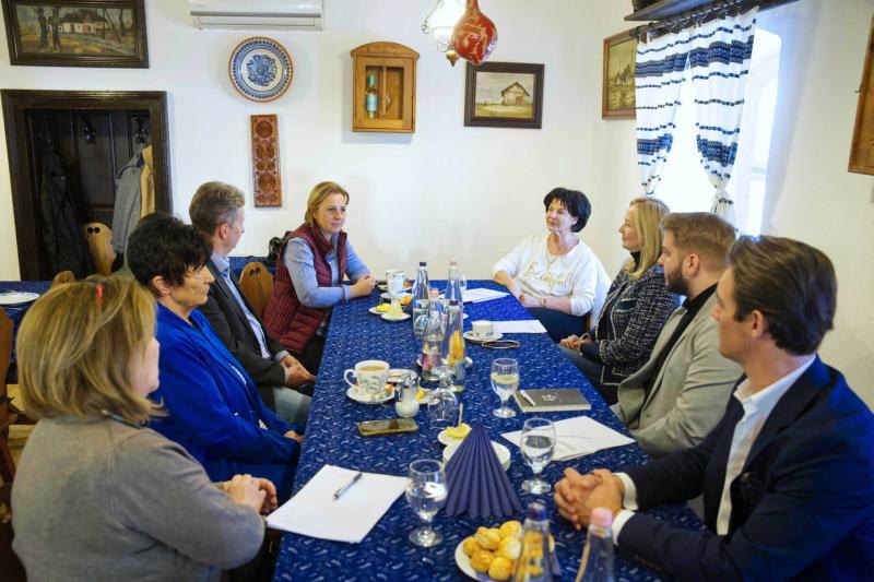 Kecskemét önkormányzata az állatvédelmet különös fontossággal kezeli, és kiemelt prioritásként kezeli ezt a kérdést.