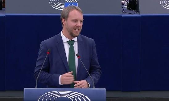 Egy EP-képviselő büntetőfeljelentést nyújtott be Orbán Viktor ellen, gyanús kémprogramos támadások miatt, és a vizsgálat megindítását kérte. | szmo.hu