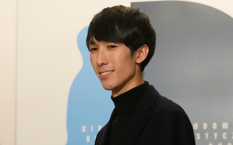 Eric Lu, az amerikai zenei tehetség, elnyerte a varsói Chopin Nemzetközi Zongoraversenyt, ezzel újabb mérföldkövet állítva a zenei pályafutásában.