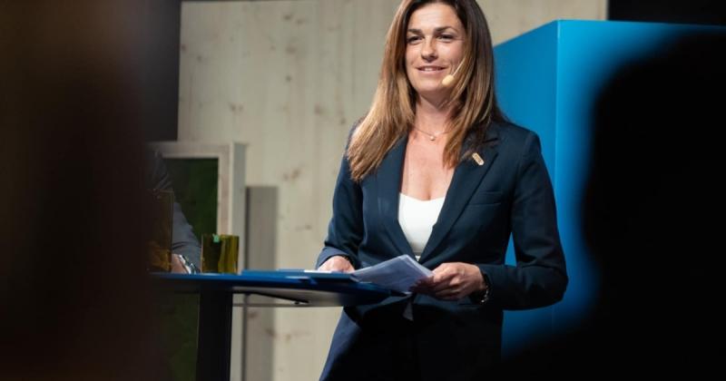 Varga Judit új szerepkörben | Demokrata

Varga Judit, a közelmúltban kinevezett politikai vezető, új kihívások elé néz. Friss pozíciójában célja, hogy innovatív megoldásokkal és hatékony stratégiákkal támogassa a közpolitikai kezdeményezéseket. A szakmai 