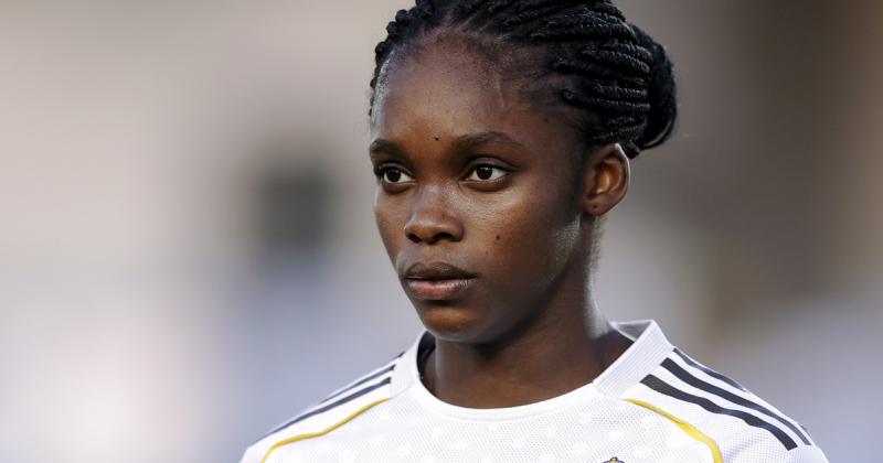 Maradona újra életre kelt egy lány alakjában, és olyan gólt lőtt, amit még a férfiak is megirigyelnének.