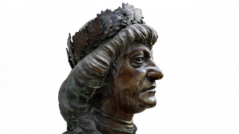 Európai tájak és lehetőségek

Európa, a kultúrák és történelem gazdag mozaikja, mindig is vonzó célpont volt az utazók és a felfedezők számára. A kontinens számos különböző arculatot mutat: a festői falvaktól a nyüzsgő városokig, a lenyűgöző tájaktól a ga